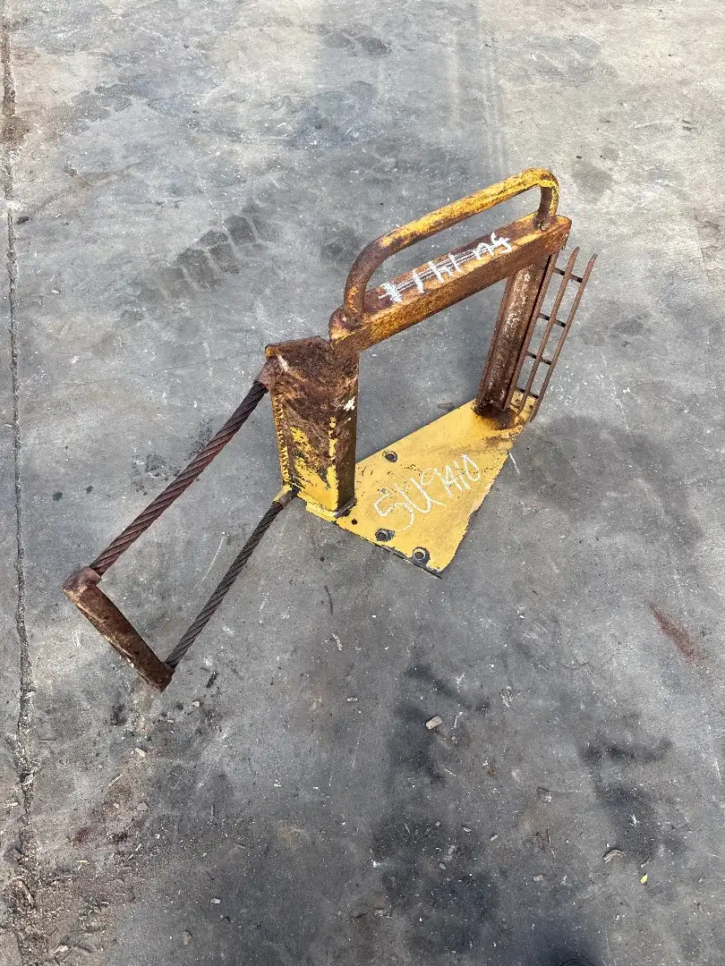 USED MUDGUARD SUPP image