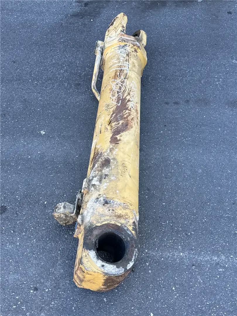 USED LIFT CYLINDER image
