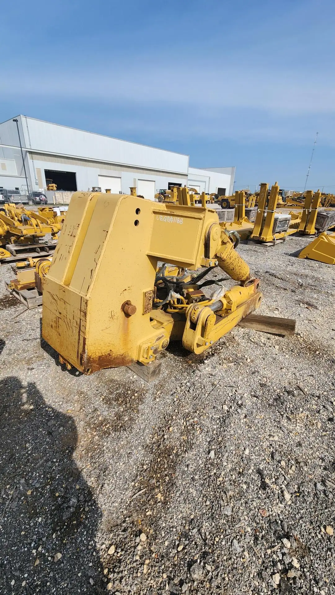 CAT MULTI SHANK RIPPER FOR D8T BLH image