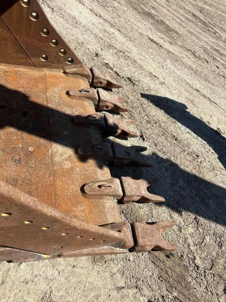 USED 349 TB LINKAGE BUCKET                     MQ image