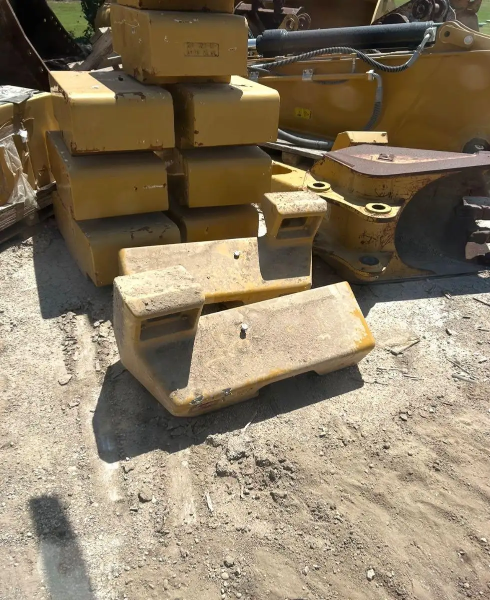 NEW TAKE OFF COUNTERWEIGHTS FROM 966                   MQ image