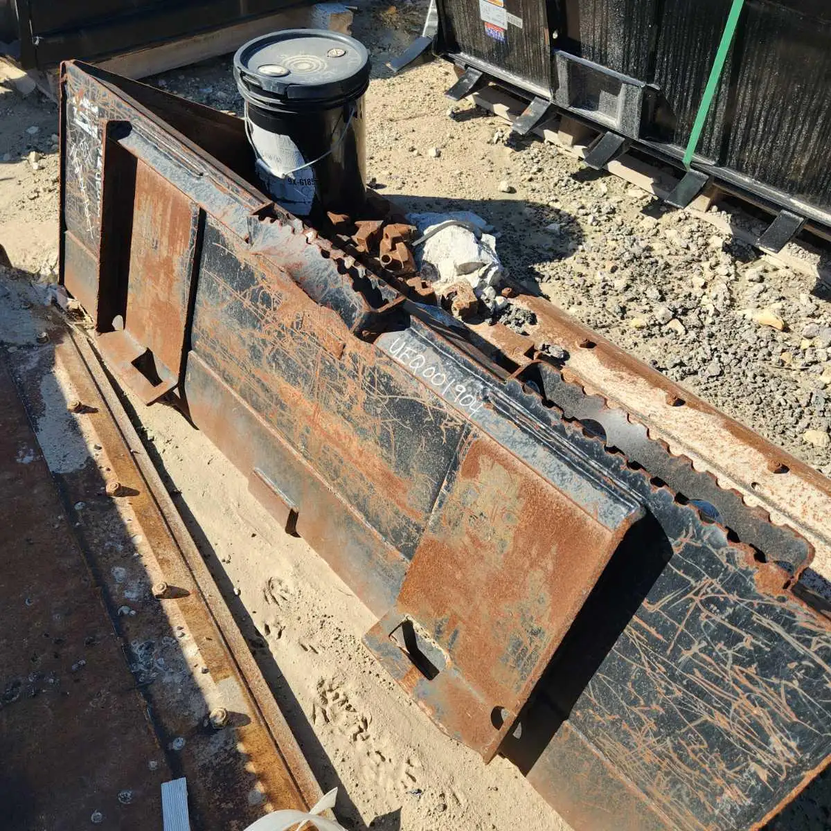 USED GP 68 IN BUCKET MV image