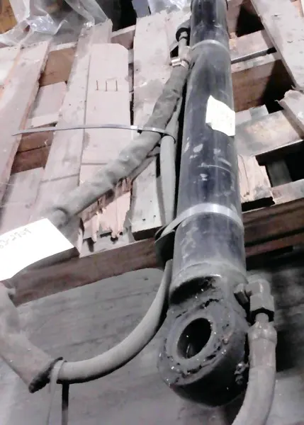 Complete Tilt Cyl Arrangement With Tube And Rod Assemblies image 1