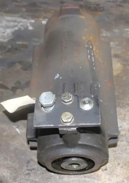 Track Adjusting Cylinder image 1