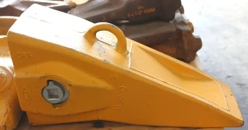Advansys 170 Spike Excavator Bucket Tip image 1