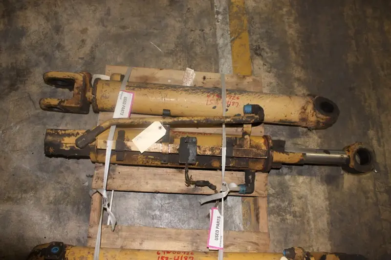 Complete Tilt Cyl Arrangement With Tube And Rod Assemblies image 1