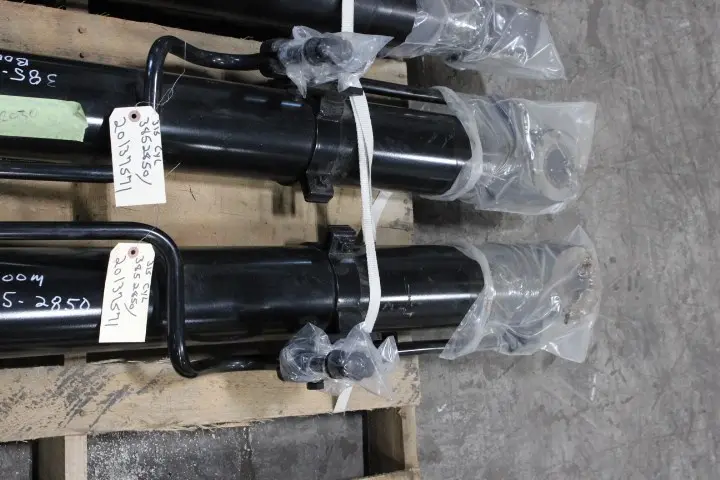 Complete Cylinder Arrangement With Tube And Rod Assemblies image 1