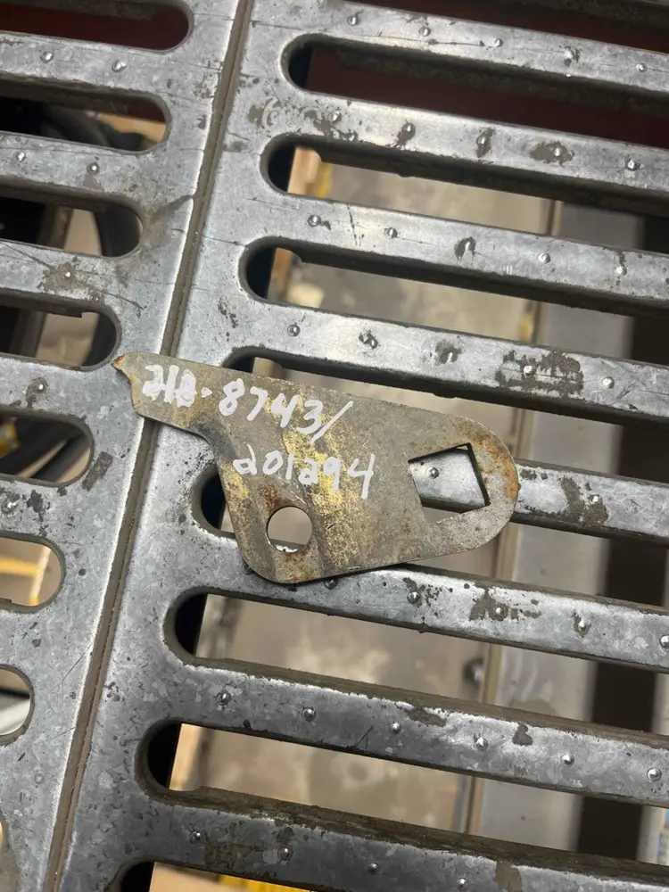 Bracket-alt image 1