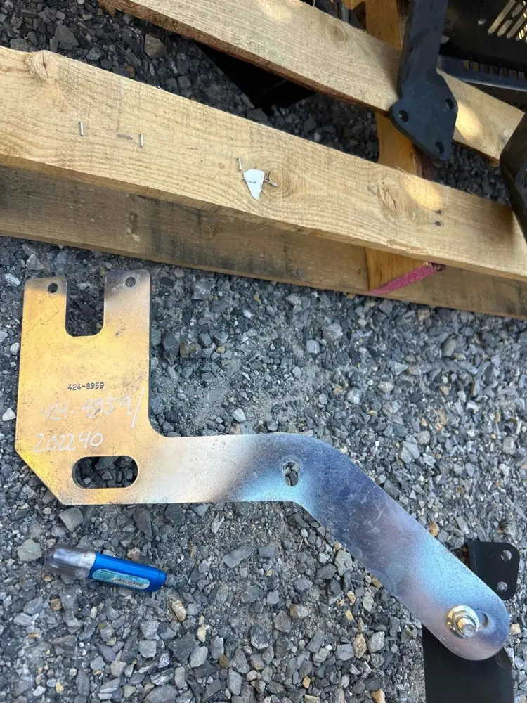 Bracket image 1