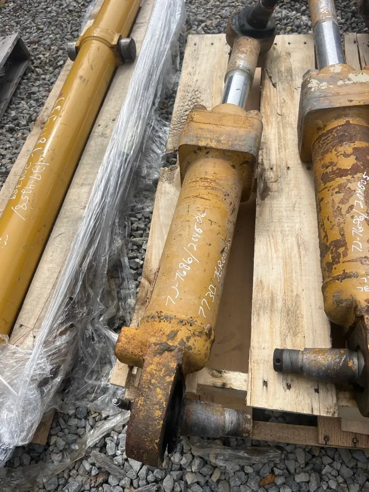 Cylinder G image 1