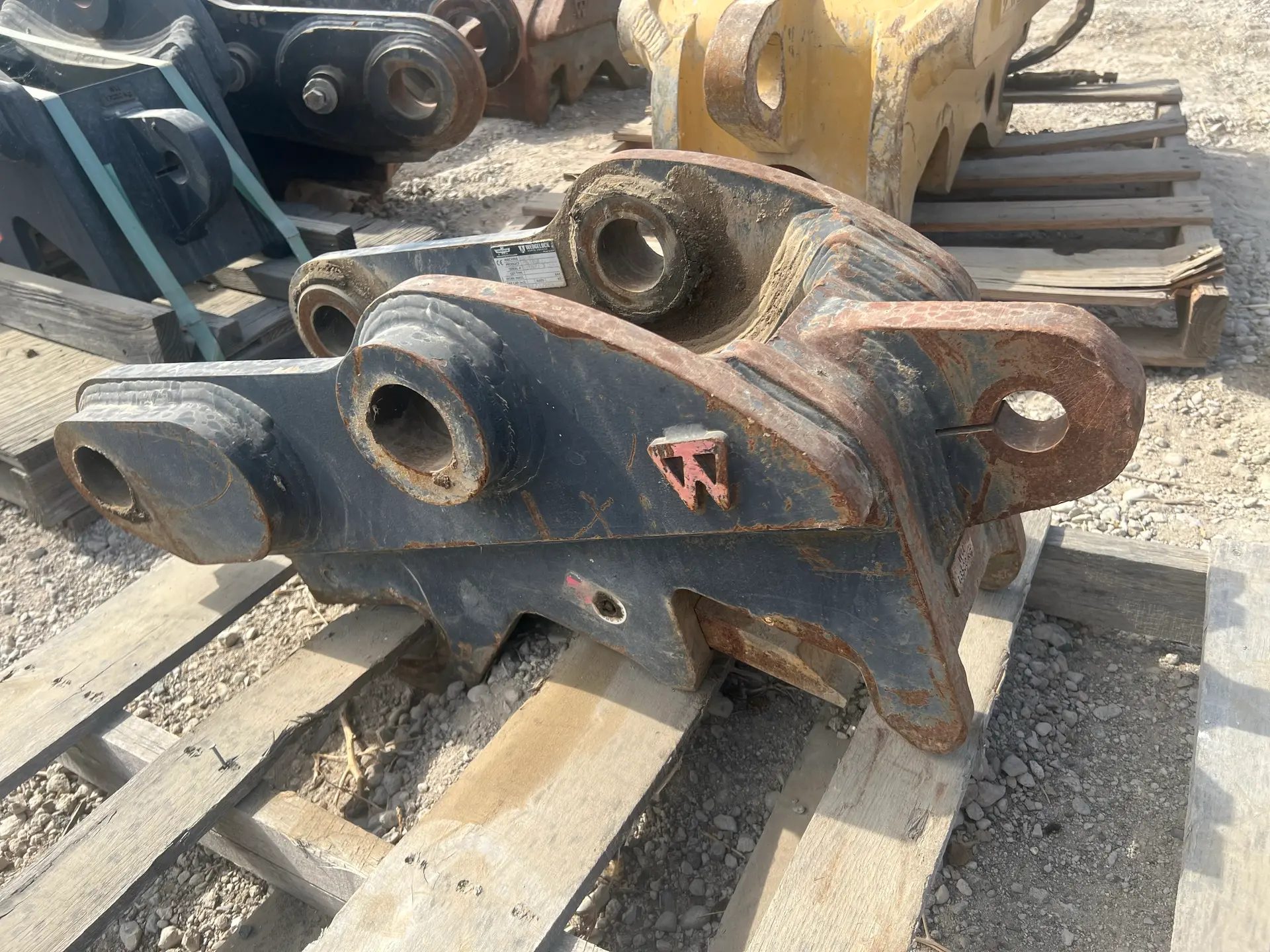 "A" Link PG ( Pin Grabber ) Quick Coupler, Fits CAT 311 thru CAT 315 Excavators. image 1