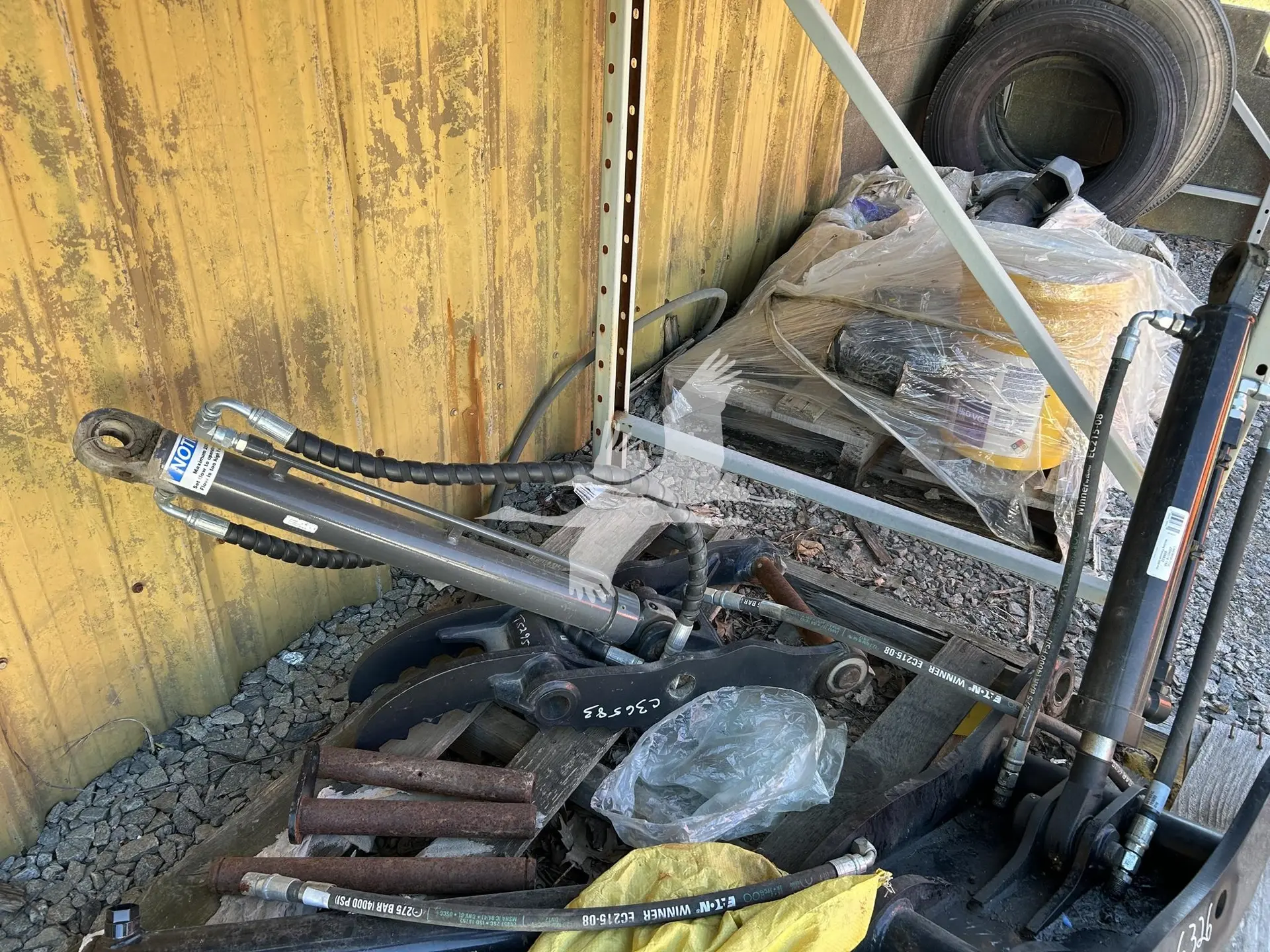 Kubota K7131 Hydraulic Thumb Kit image 1