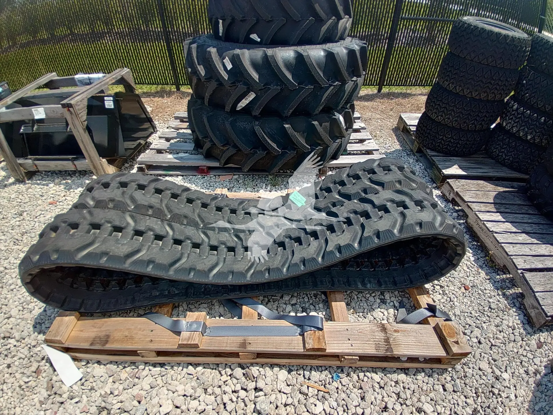 Kubota V0531-28112 SVL75 Narrow Rubber Track Set image 1