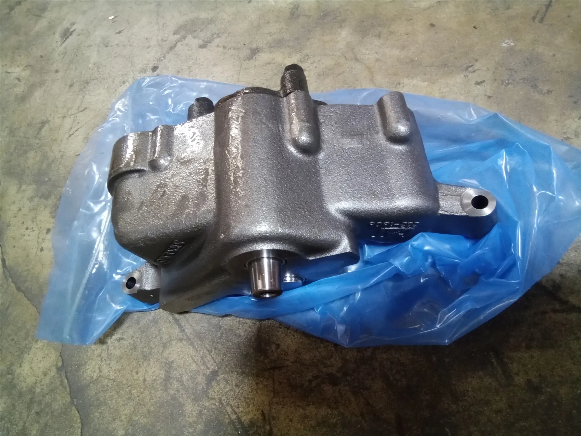 NEW OIL PUMP image 1