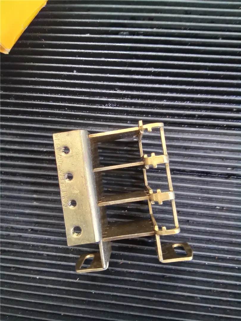 NEW BRUSH HOLD image 1