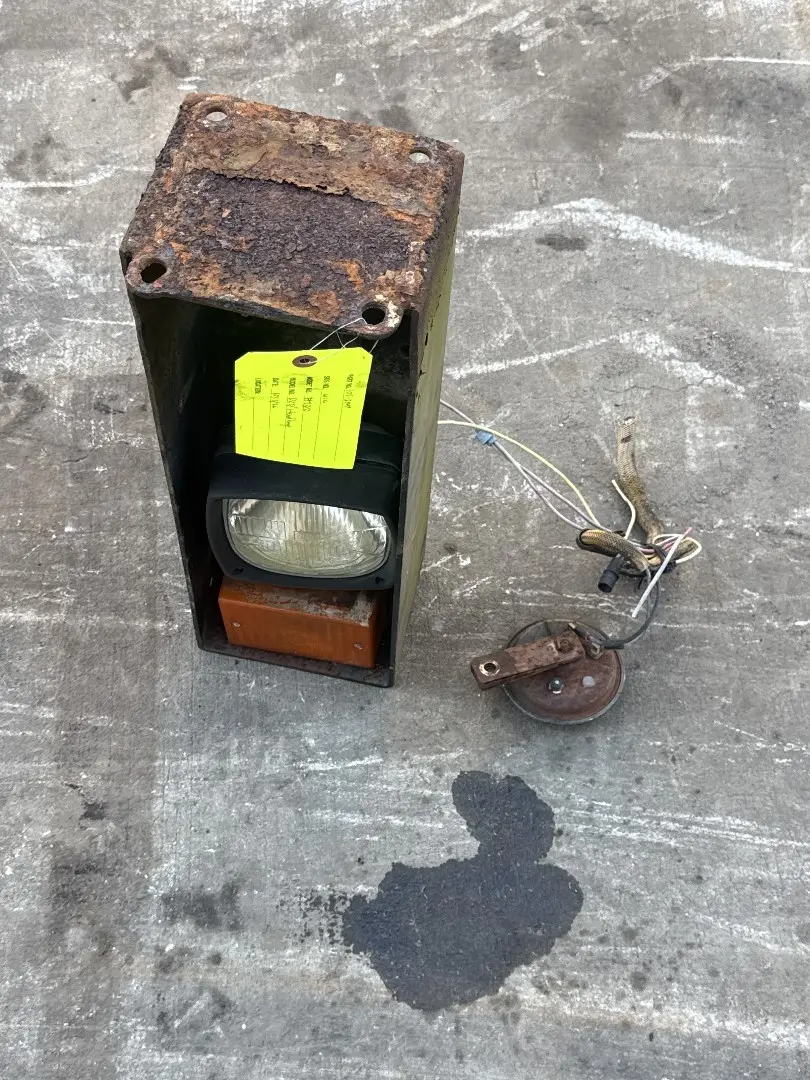 USED LH LAMP GP image 1