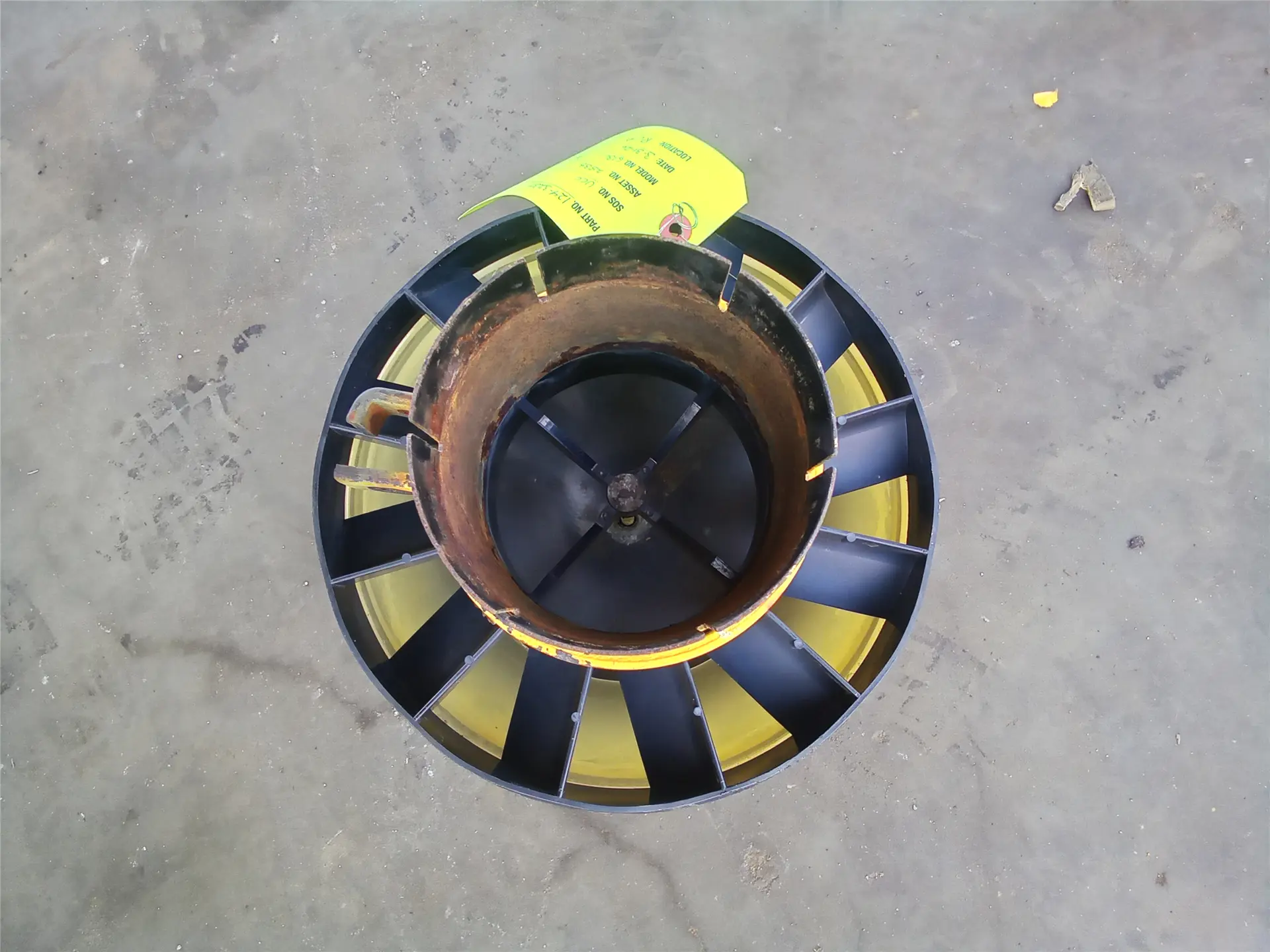 USED PRECLEANER image 1