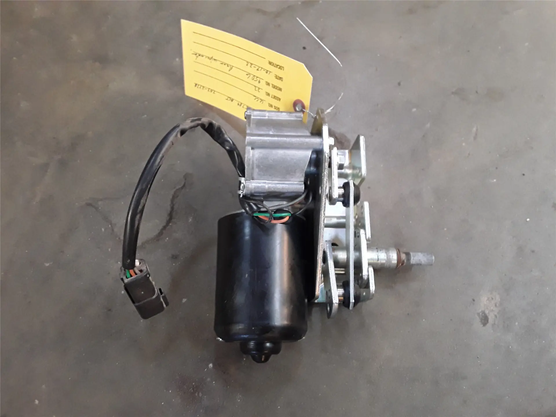 USED WIPER MOTOR image 1