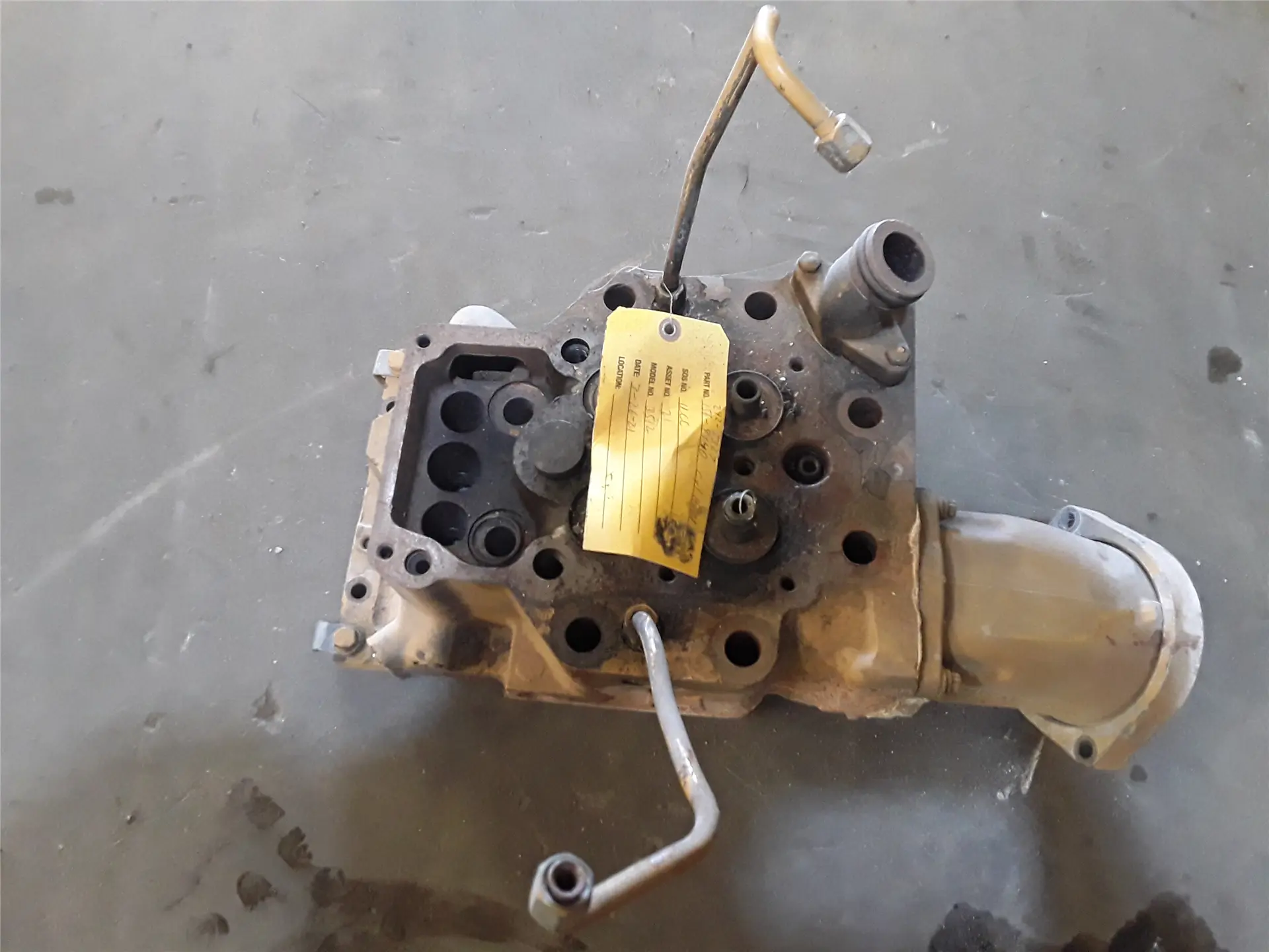 USED CYLINDER HEAD image 1