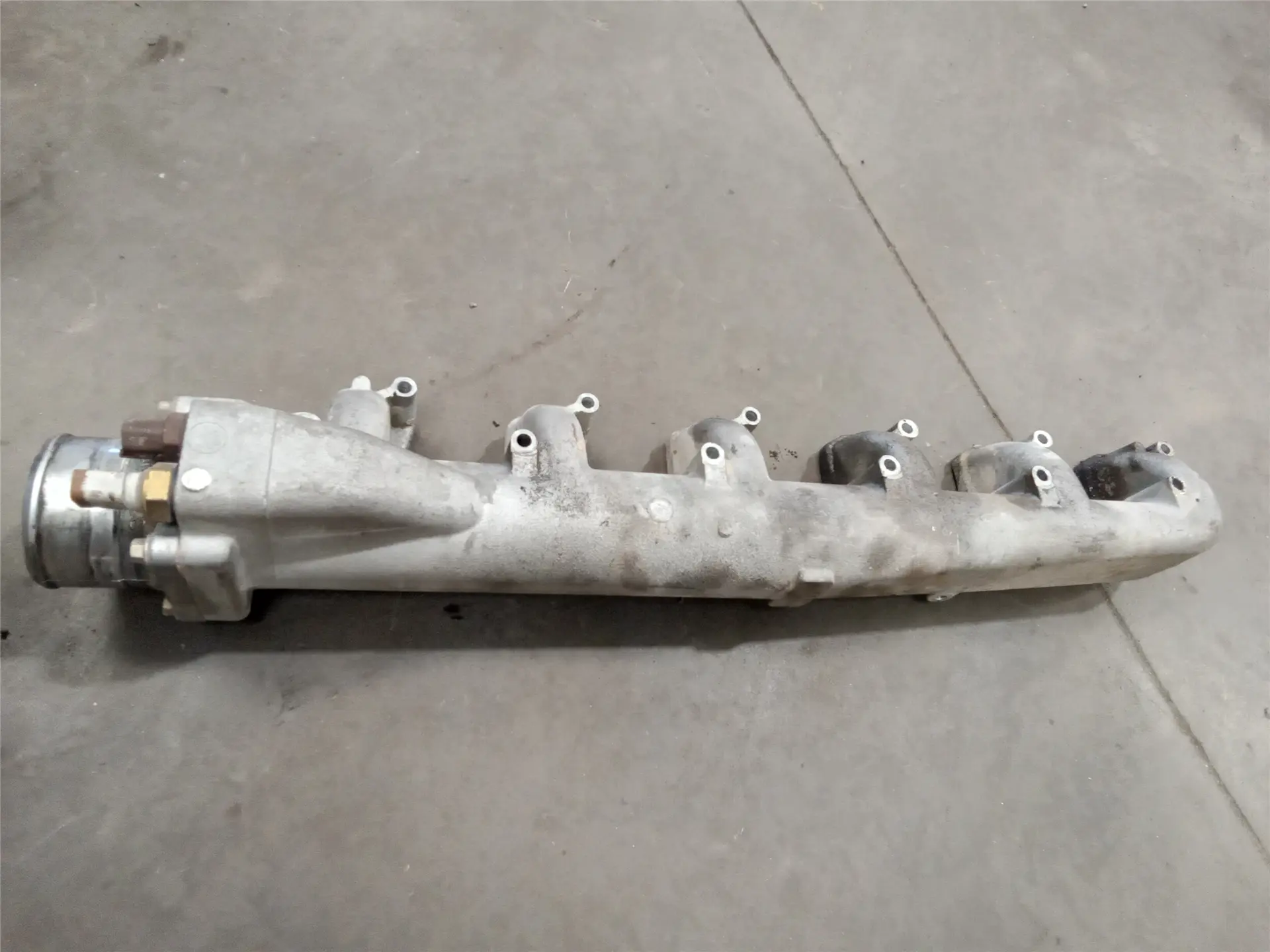 USED MANIFOLD INLE image 1