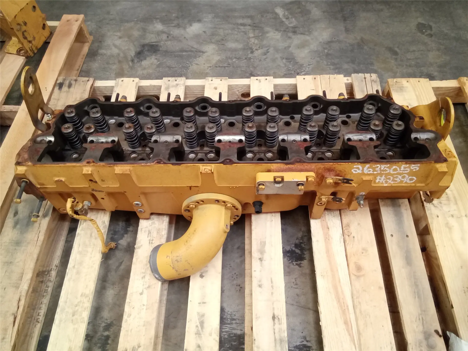 USED CYLINDER HEAD image 1