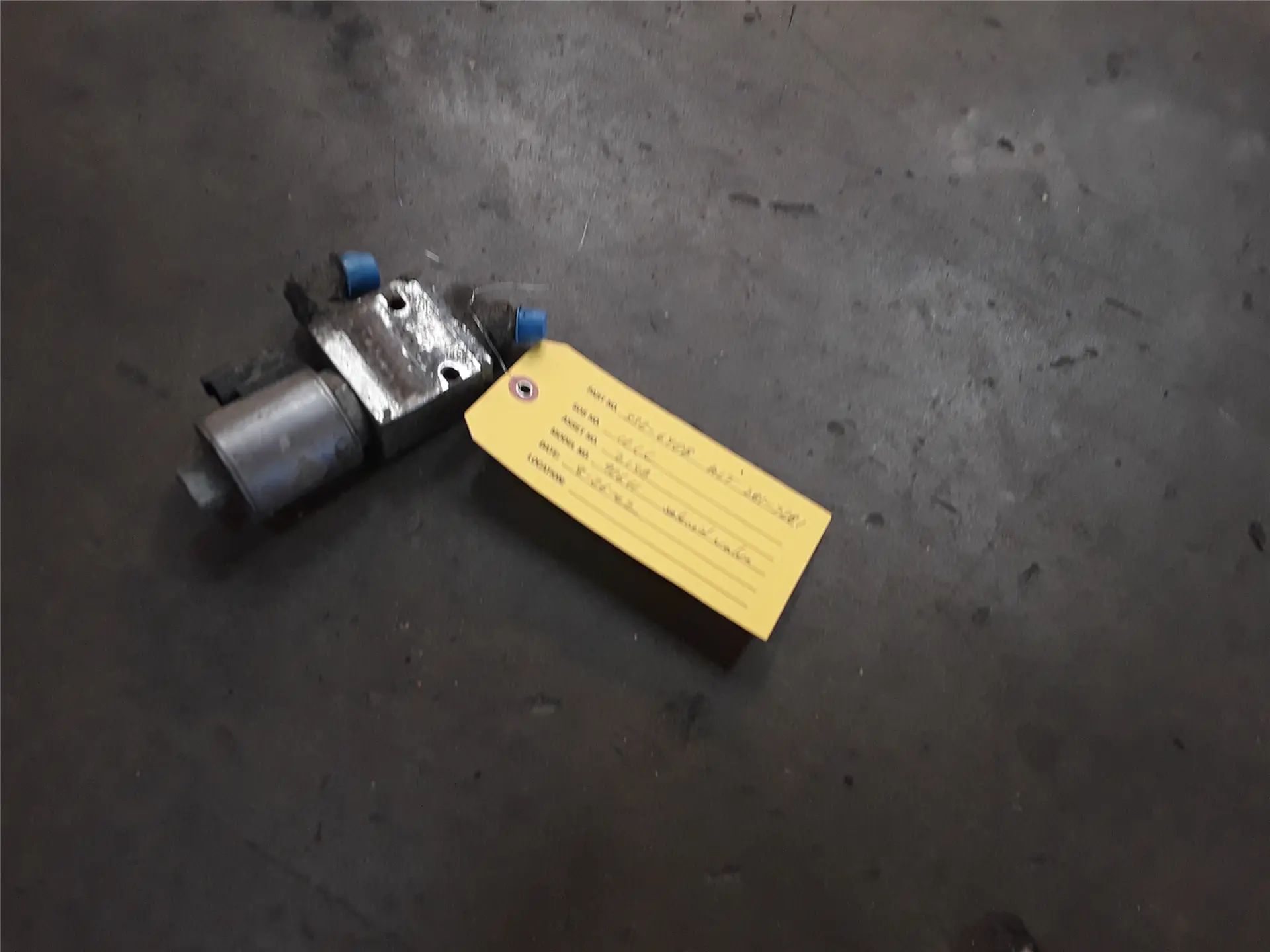 USED SOLENOID VALV image 1