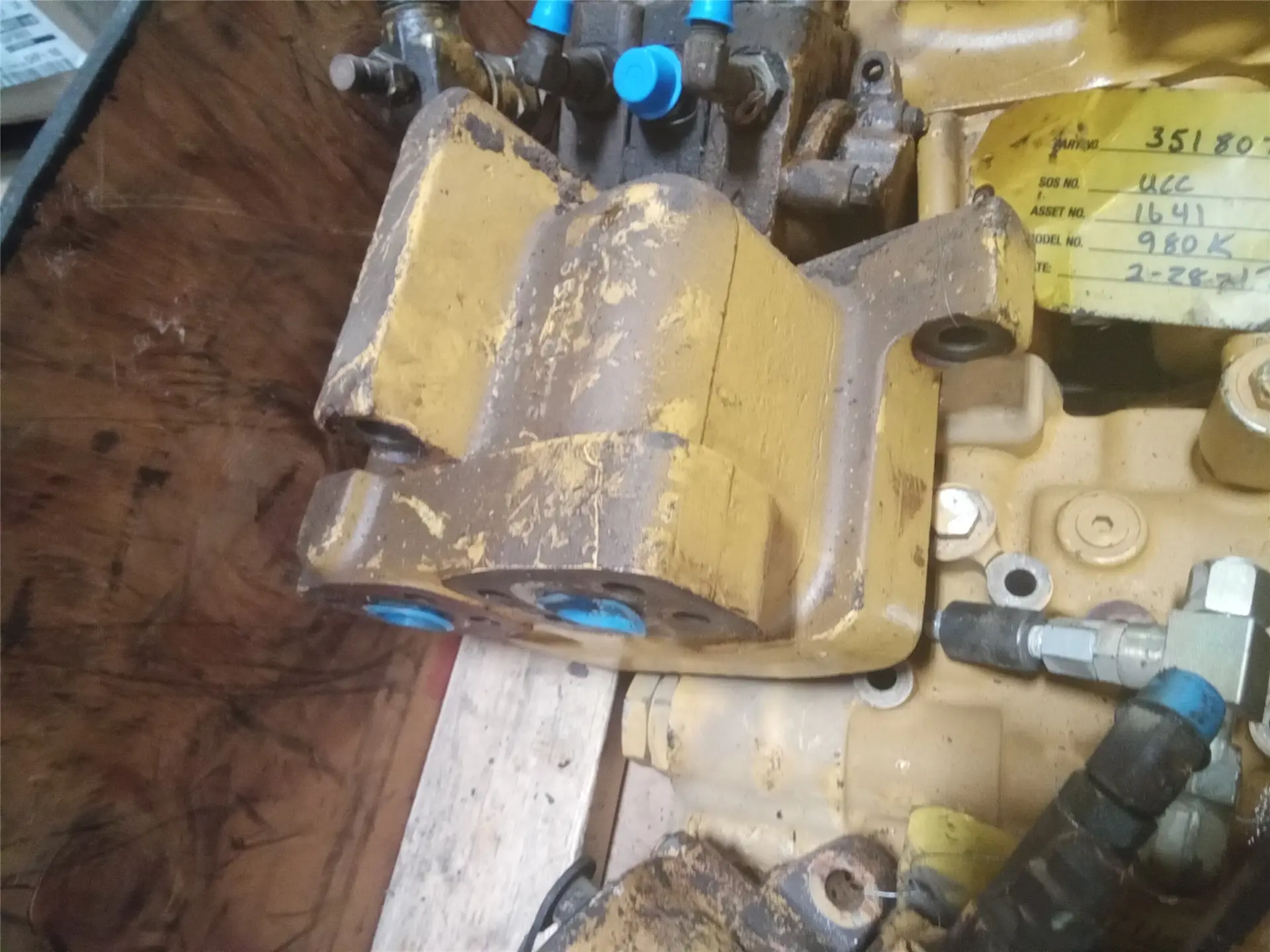 USED MANIFOLD image 1