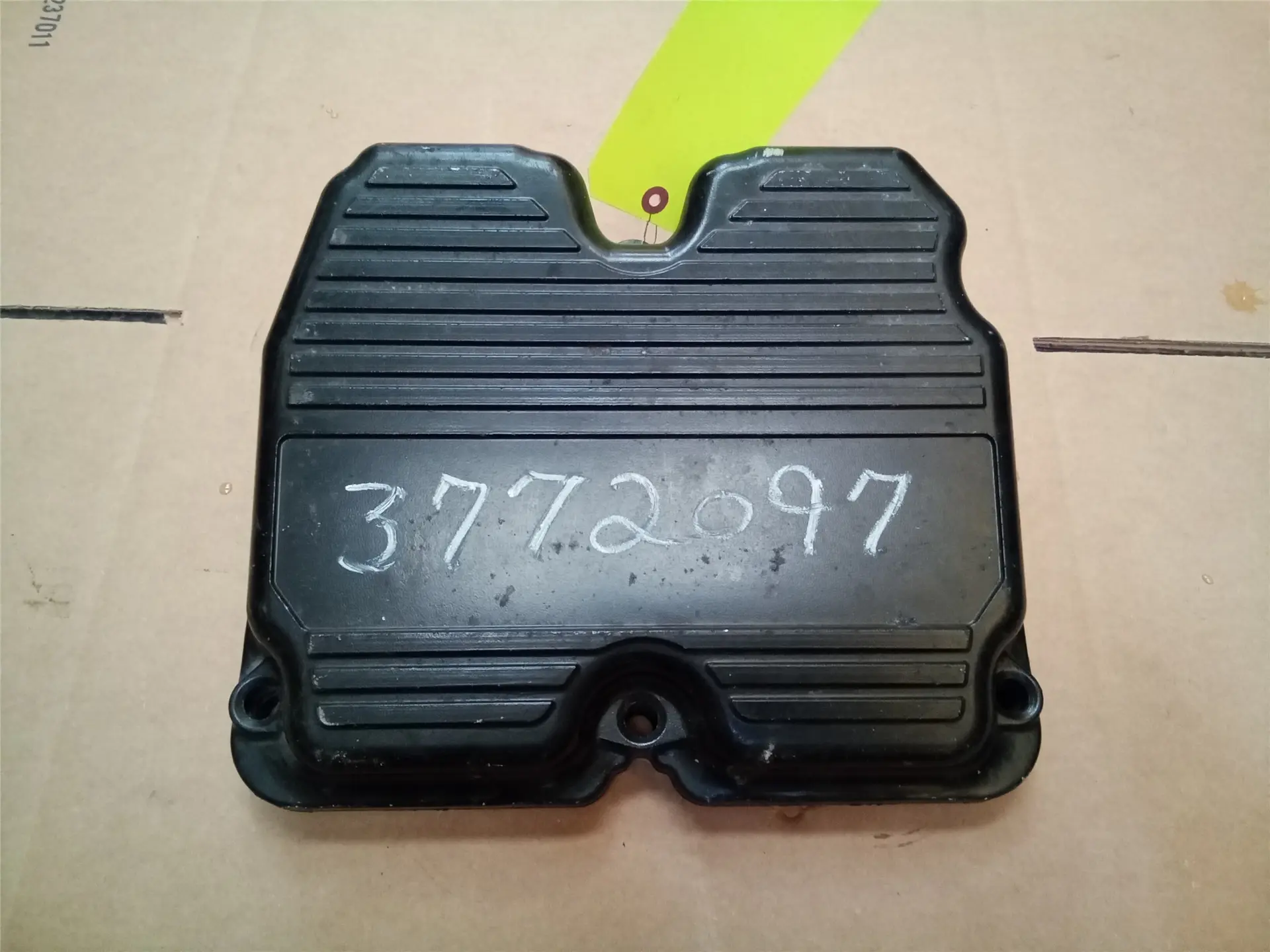 USED VALVE COVER image 1