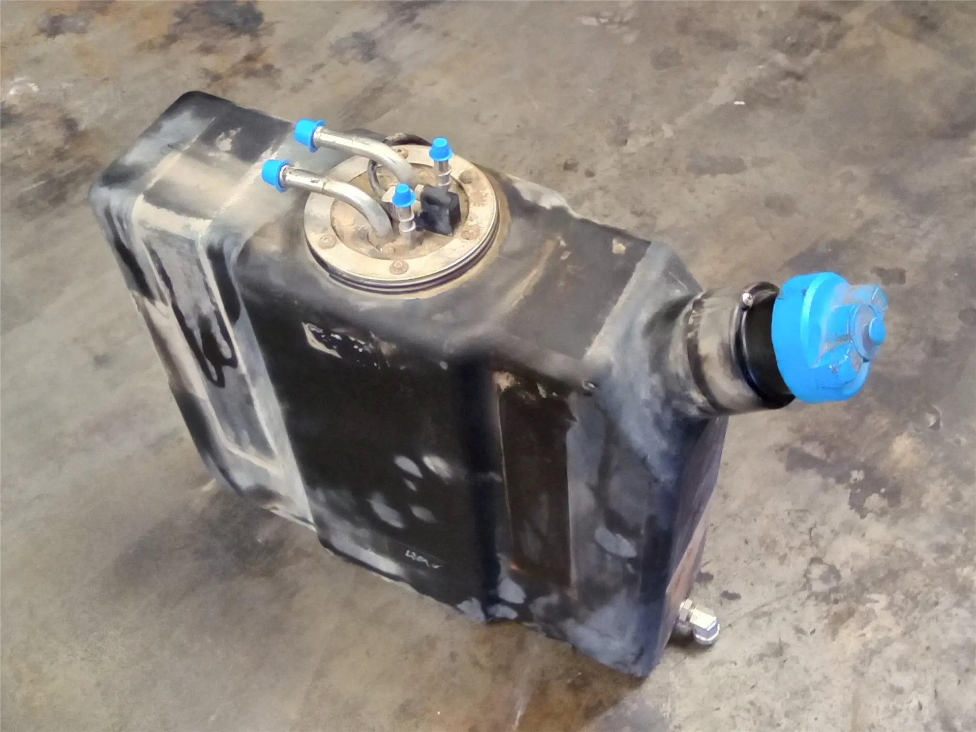 USED DEF TANK image 1