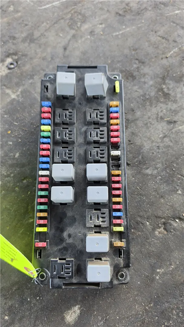 USED FUSE PANEL GP image 1