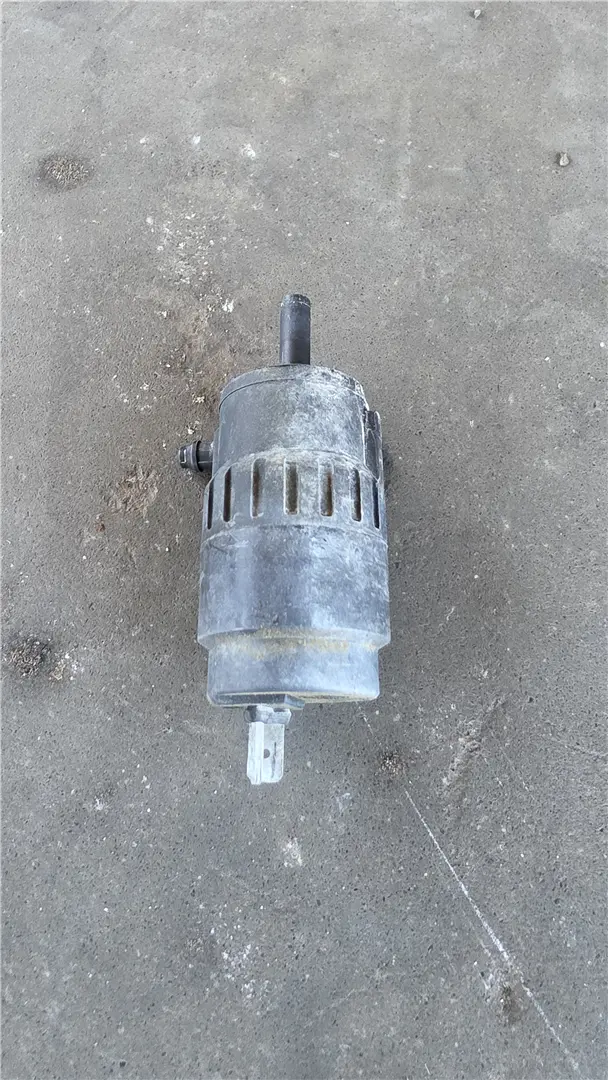 USED WASHER PUMP image 1