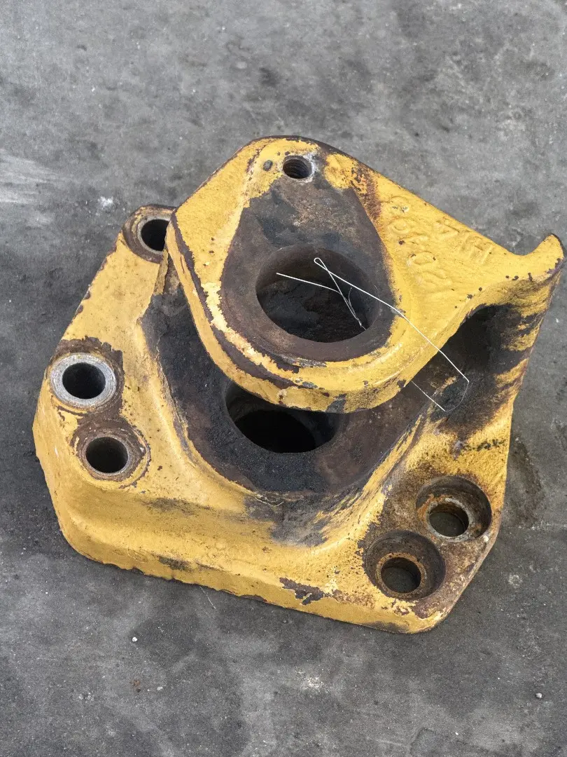 USED LH BRACKET image 1