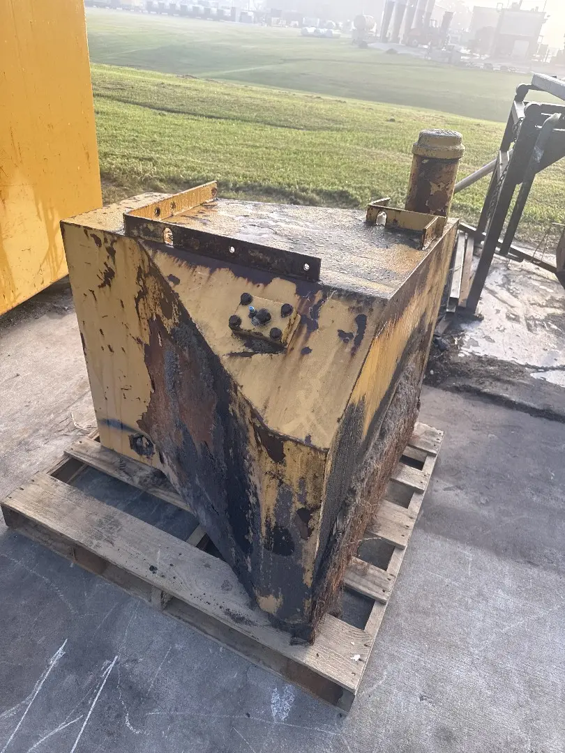 USED FUEL TANK GP image 1