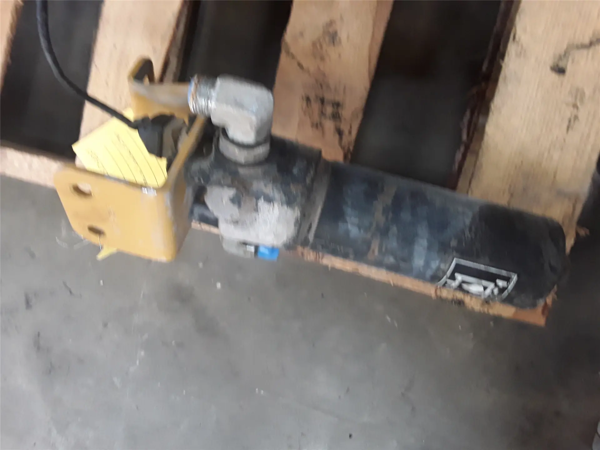 USED HYDRAULIC OIL image 1