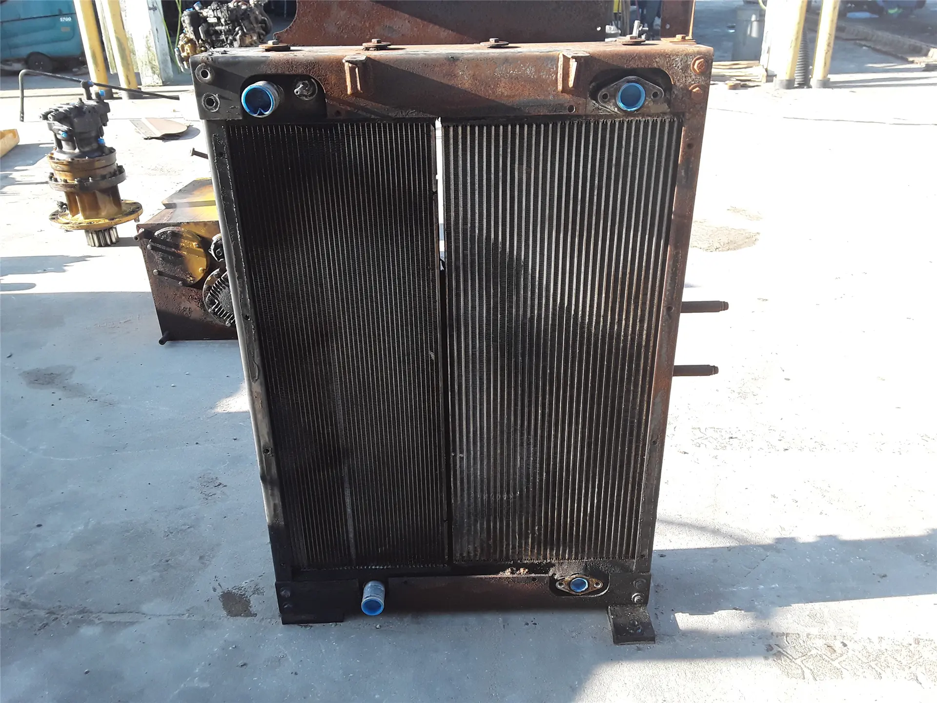 USED RADIATOR HYD image 1