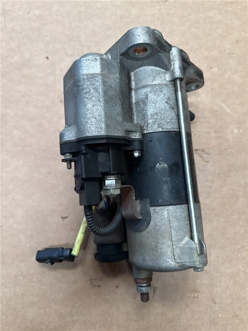 USED STARTING MOTO image 1