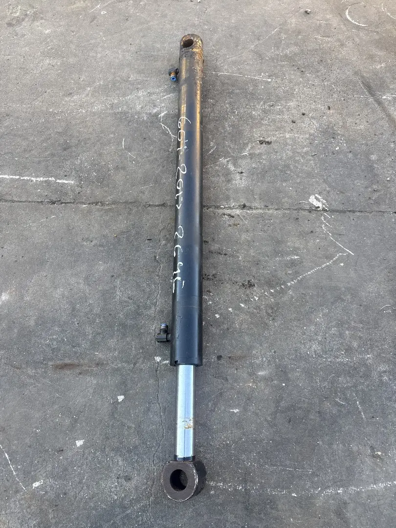USED LIFT CYLINDER image 1