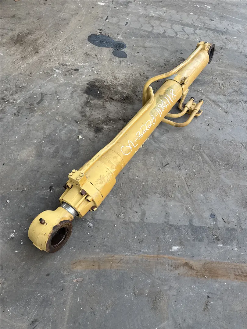 USED BOOM CYLINDER image 1