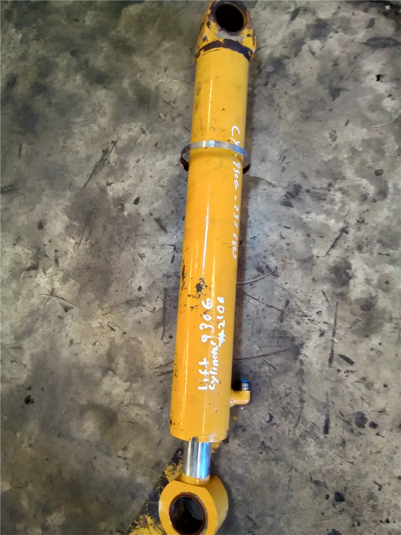 USED LIFT CYLINDER image 1