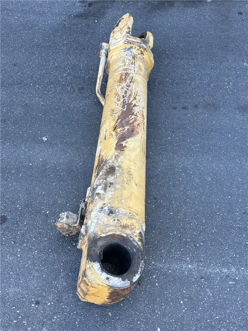 USED LIFT CYLINDER image 1