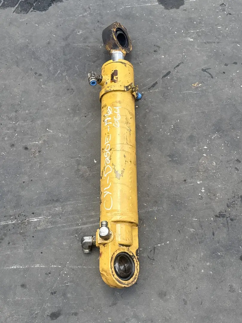 USED STEERING CYL image 1