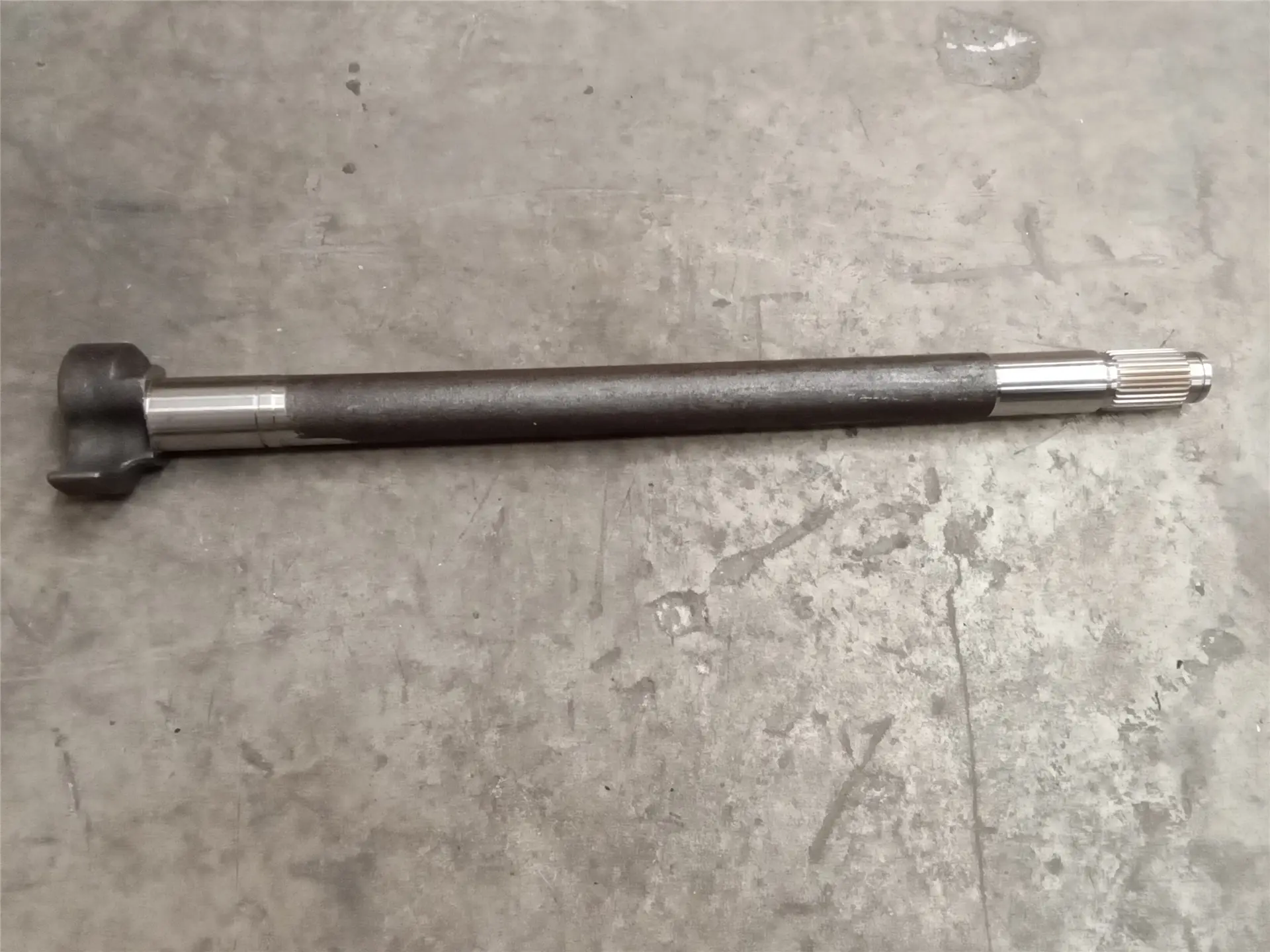 NEW CAMSHAFT RH image 1