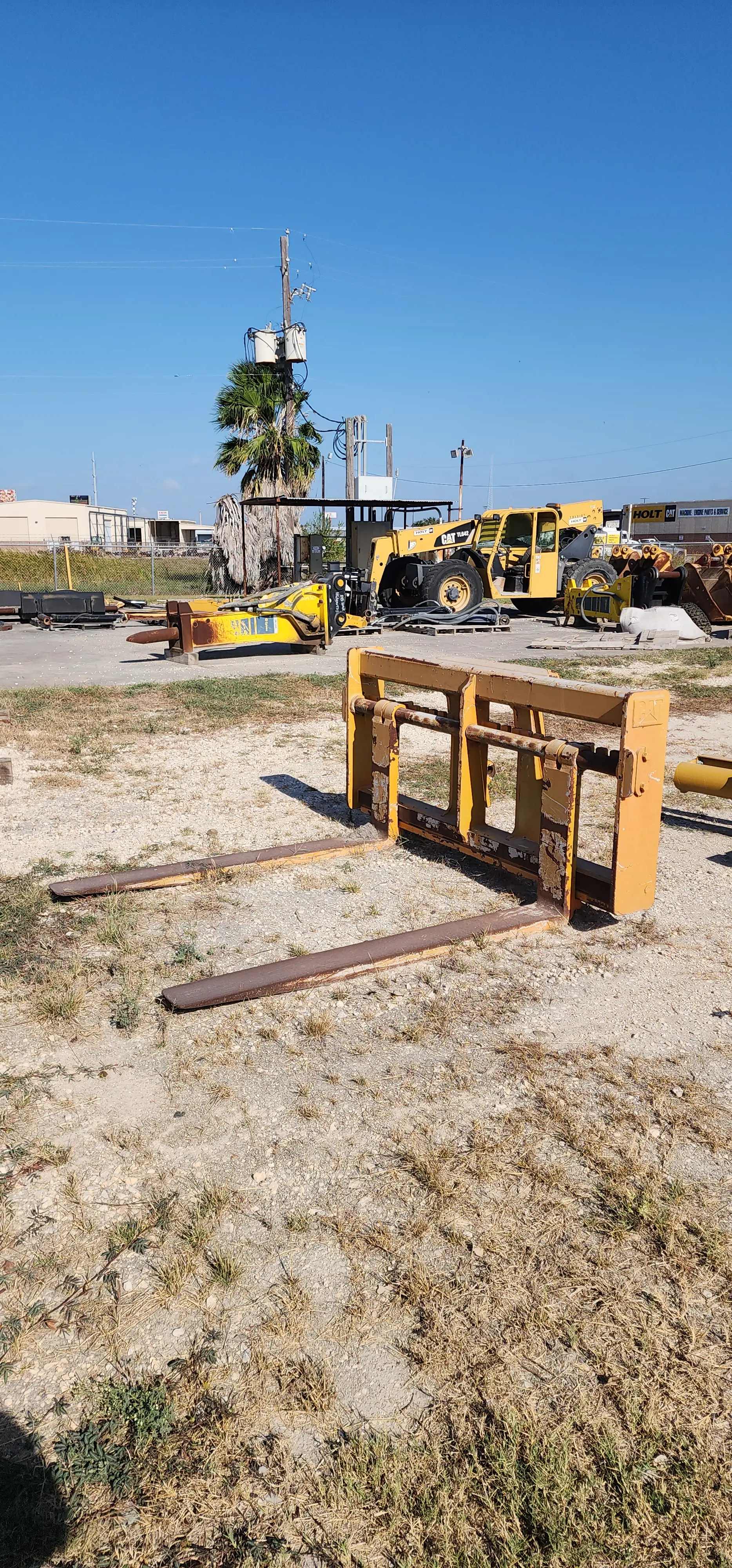 USED CAT FORKS FOR HPL 938 SIZE UNIT image 1