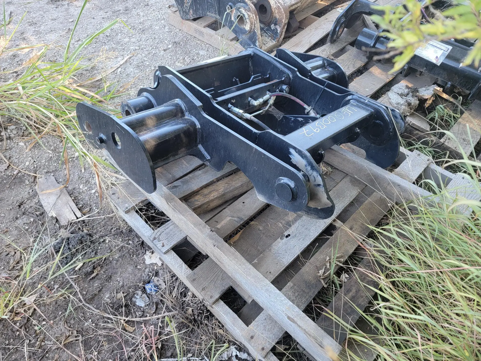 CAT IT COUPLER  FOR NEXT GEN BACKHOE BLH image 1