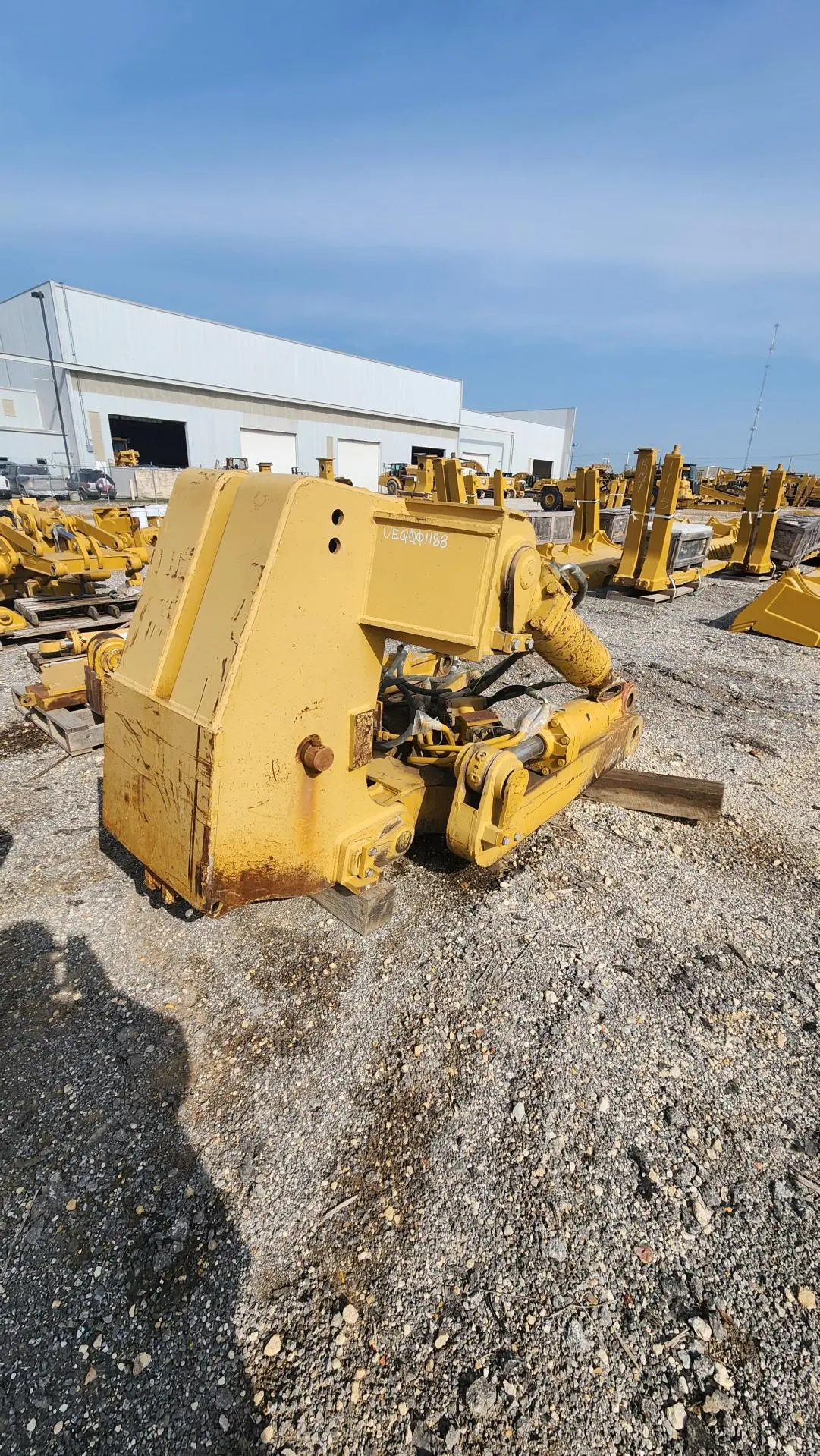 CAT MULTI SHANK RIPPER FOR D8T BLH image 1
