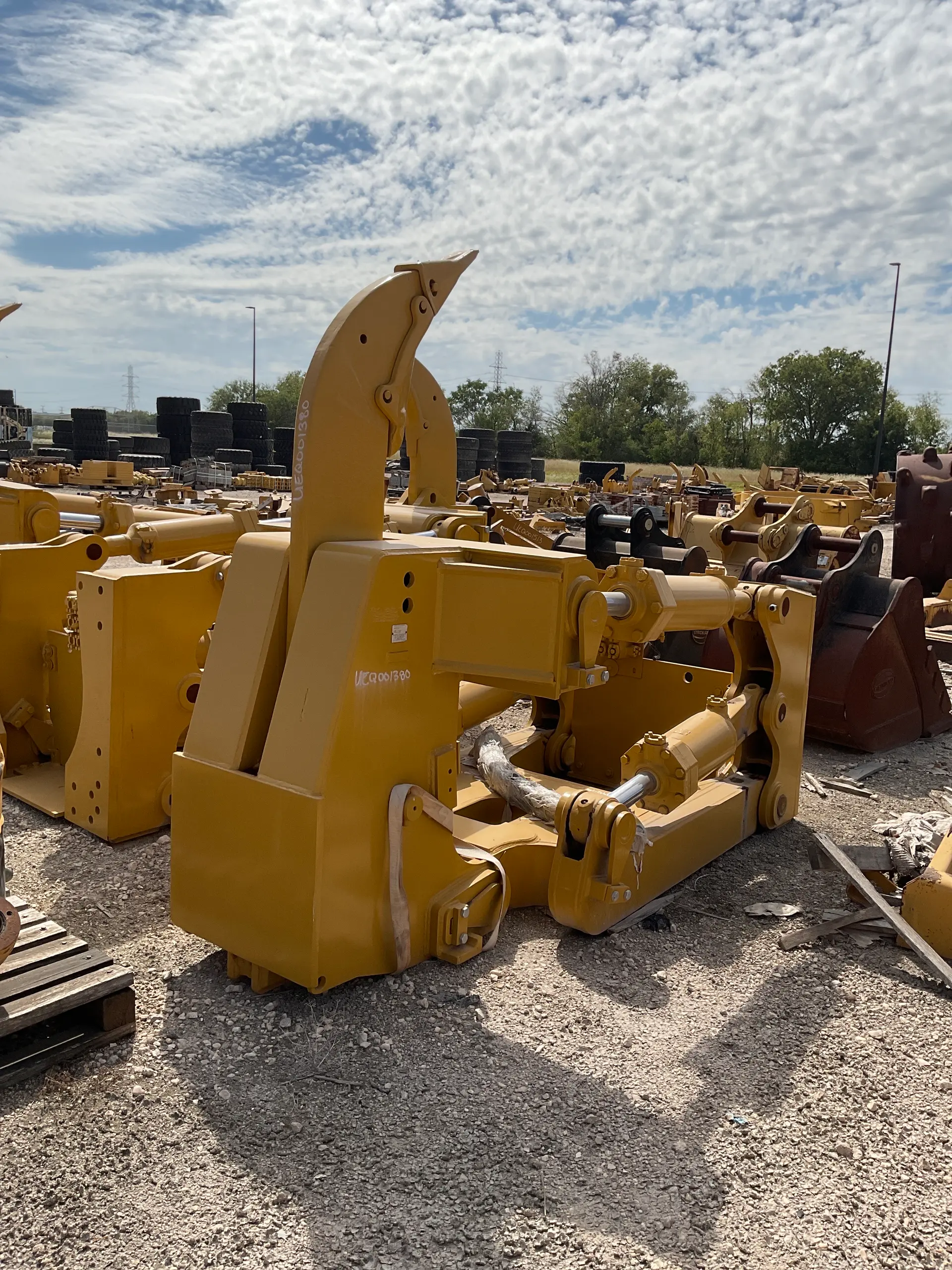 USED D8R SS RIPPER                          MQ image 1