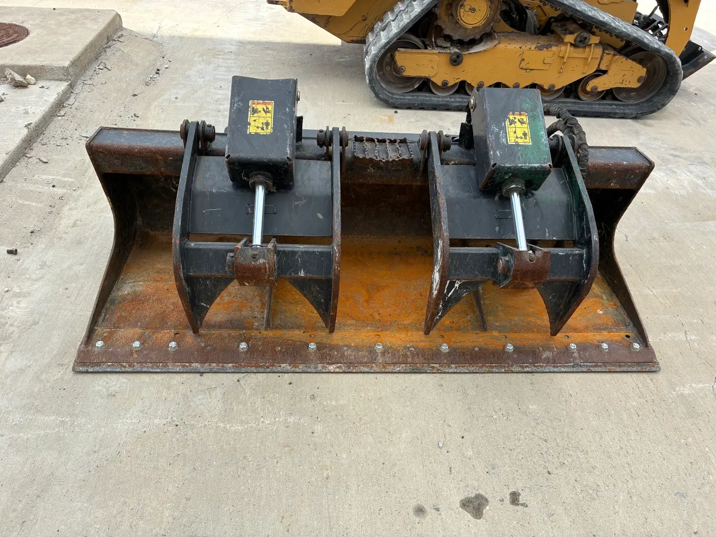 78: SKID STEER GRAPPLE BUCKET W/TOP CLAMPS    SRS 4/2026 image 1