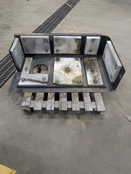 Engine Hood image 2