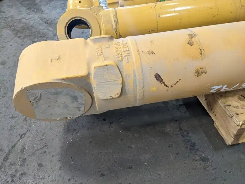 Cyl/Bucket image 3
