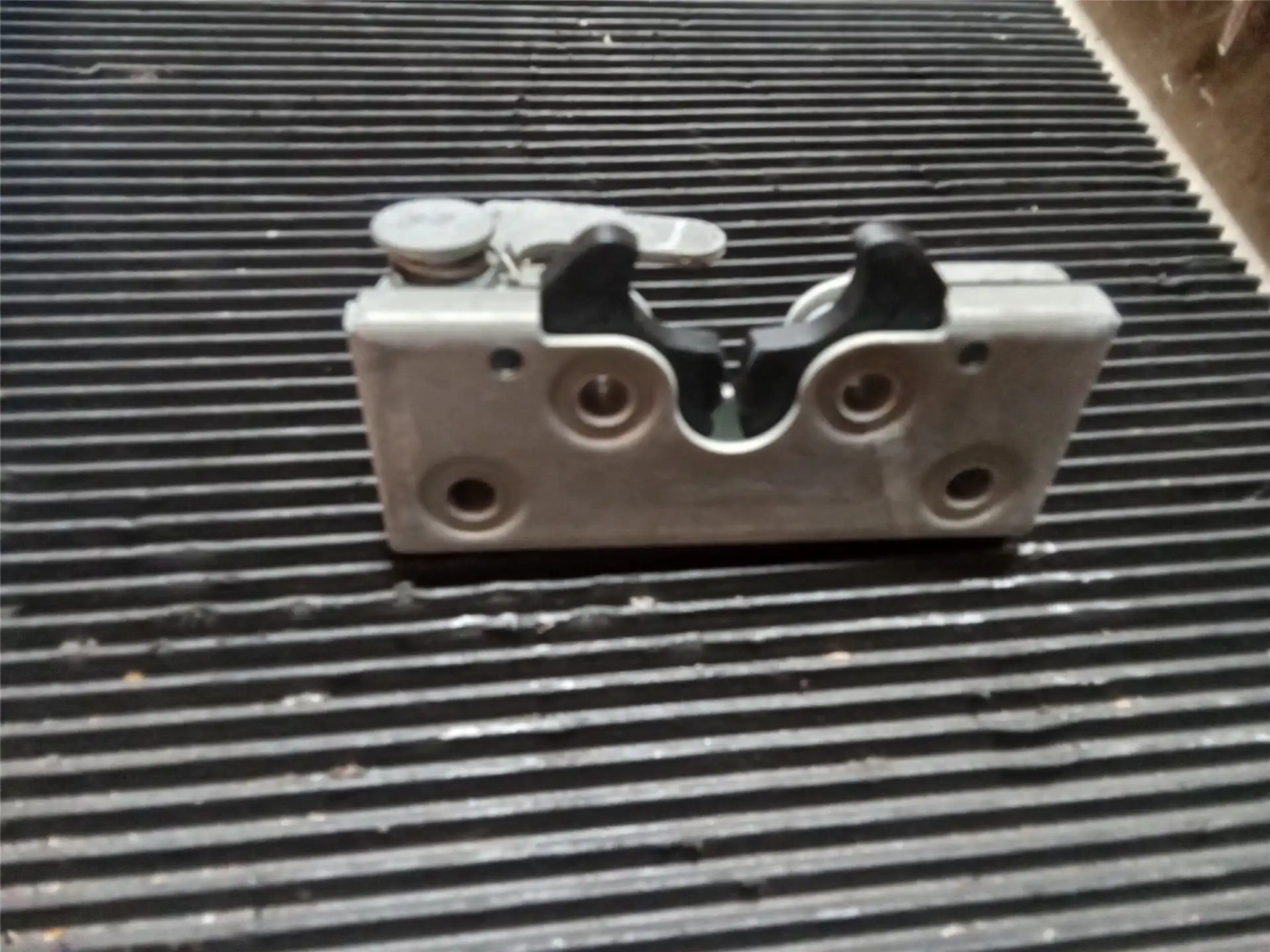 NEW LATCH AS image 2